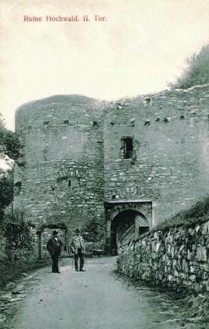 Druhá hradní brána, Hukvaldy